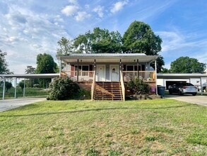 Building Photo - 1004 Orangewood St