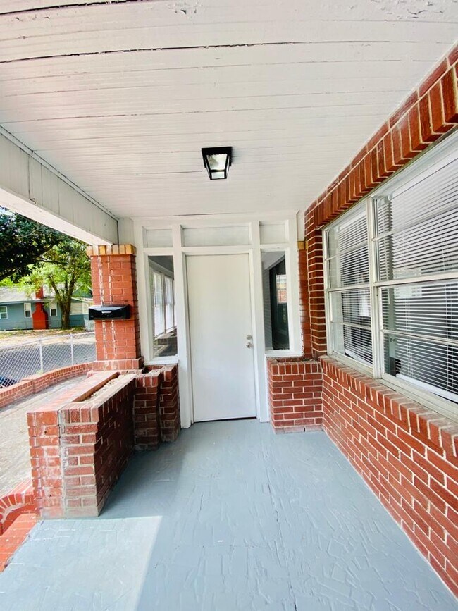 Foto del edificio - 1471 Mitchell St