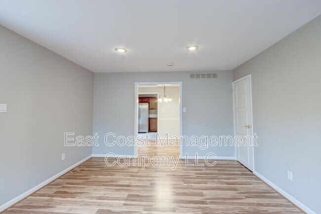 Foto del edificio - 8529 Ramort Dr