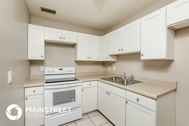 Foto del edificio - 2495 Barbarossa Ave