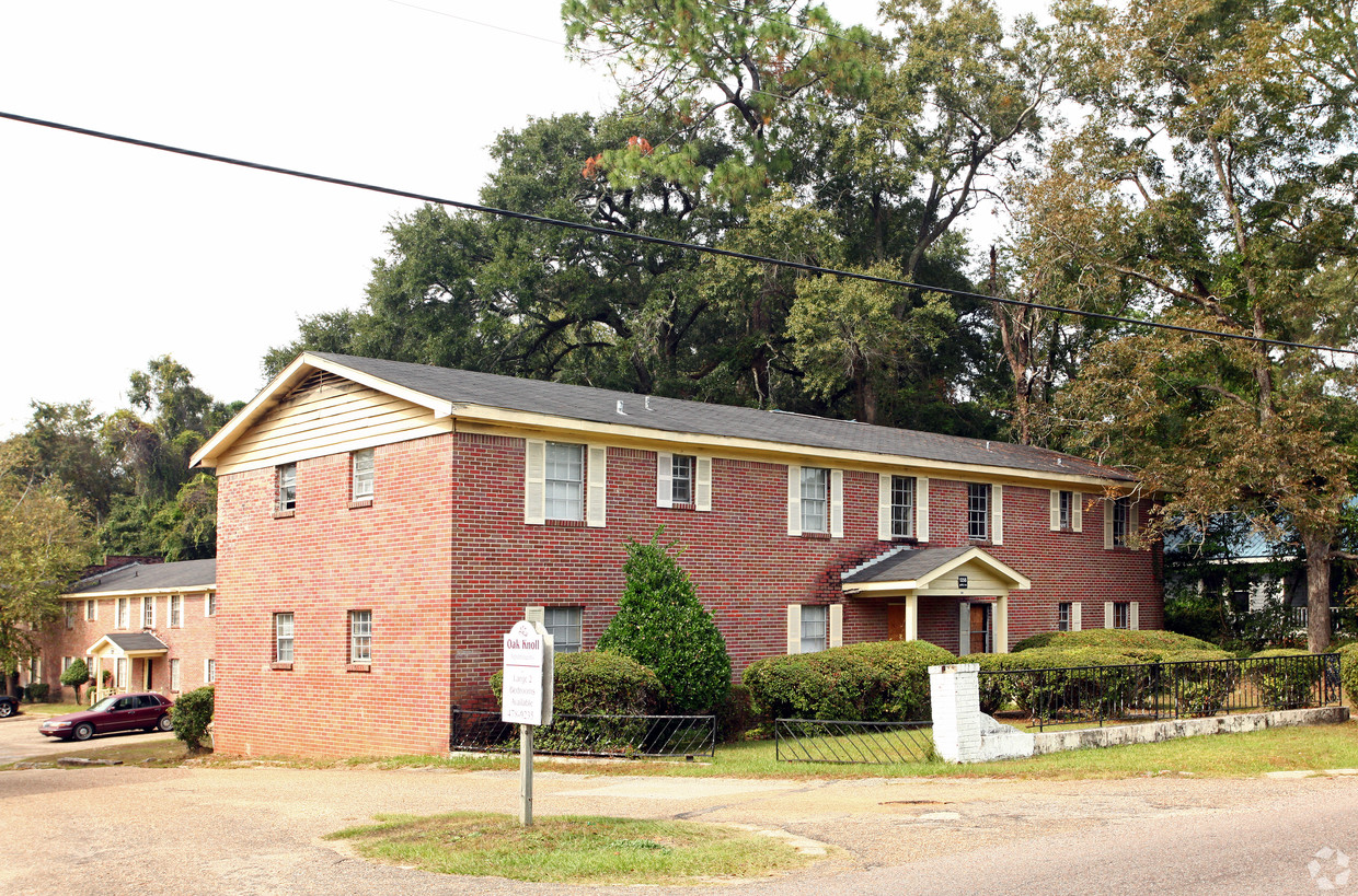 Primary Photo - Oak Knoll Apartments