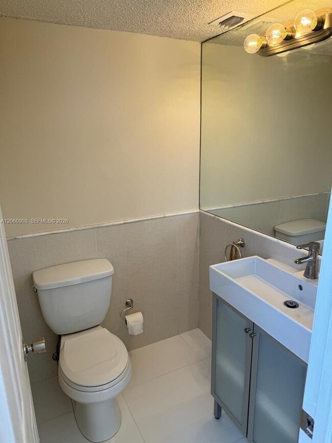 Foto del edificio - 6045 NW 186th St