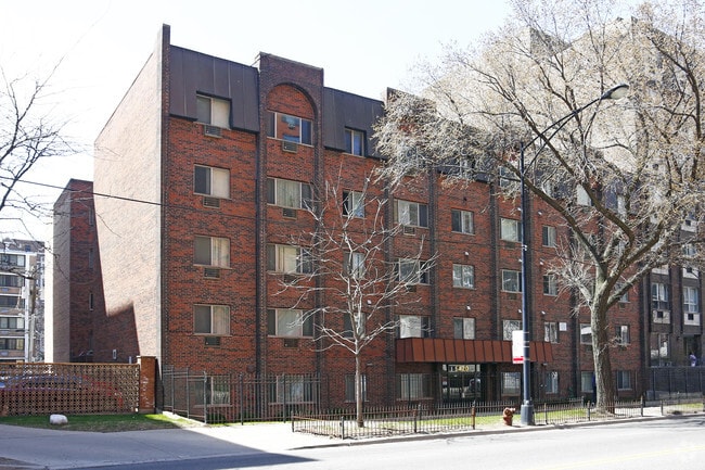Building Photo - 5820 N Sheridan Rd
