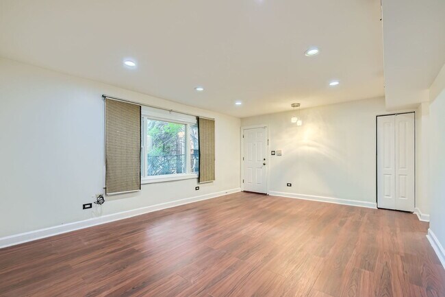 Foto del edificio - 2067 W Farwell Ave