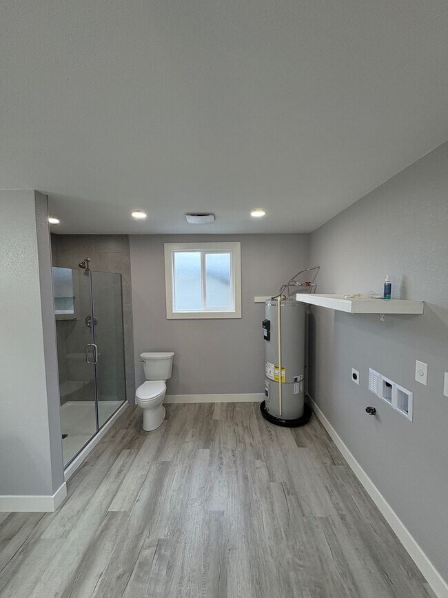 Foto del edificio - 4 bedroom, 2 bath house located in Downtown Stayton, OR