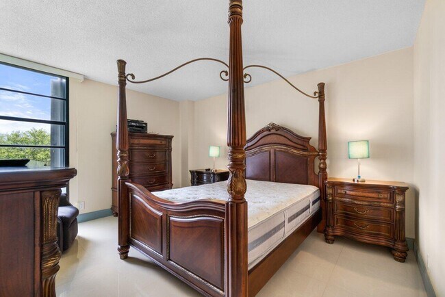 Foto del edificio - 3401 N Country Club Dr