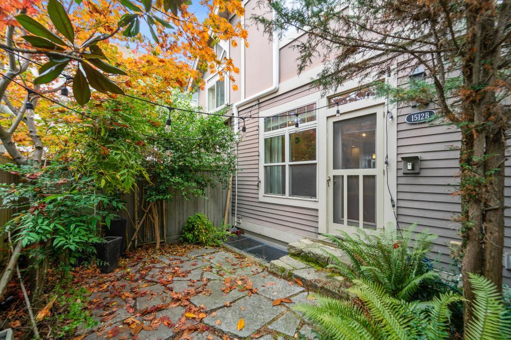 Primary Photo - Charming Capitol Hill Townhome - 3 bedrooms