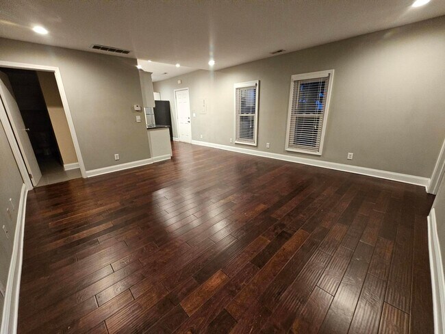 Foto del edificio - 402 W 3rd Ave