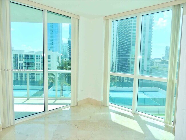 Foto del edificio - 480 NE 30th St