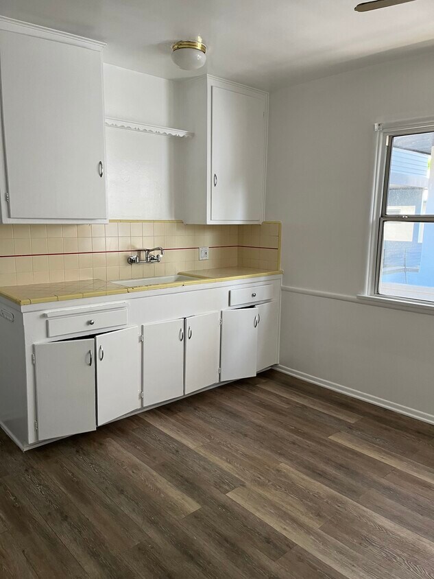 Building Photo - 4949 Cahuenga Blvd