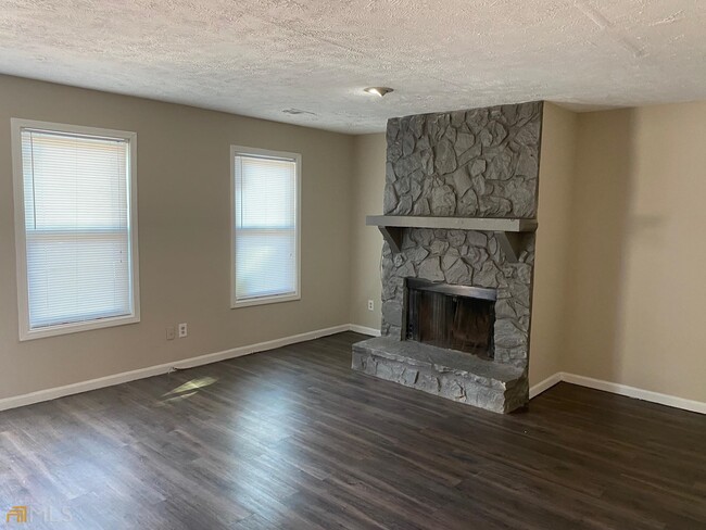 Foto del edificio - 5609 Windwood Rd