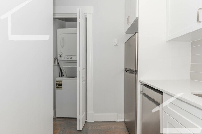 Foto del edificio - Avl 6/1- Renovated 2BR on Park Drive w/d in unit!