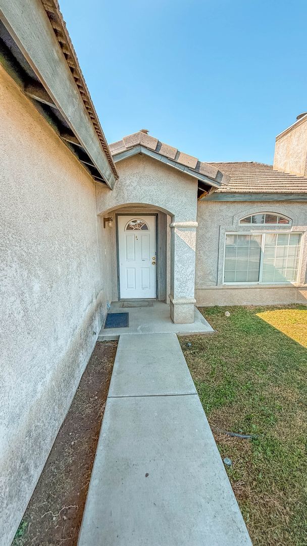 Building Photo - 5311 Sunbird Ct