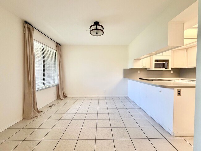 Foto del edificio - 8758 Oak Park Cir