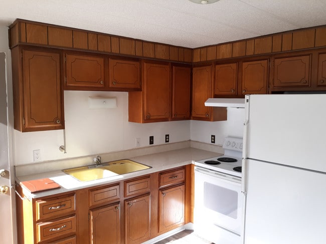 Building Photo - Neligh Duplex