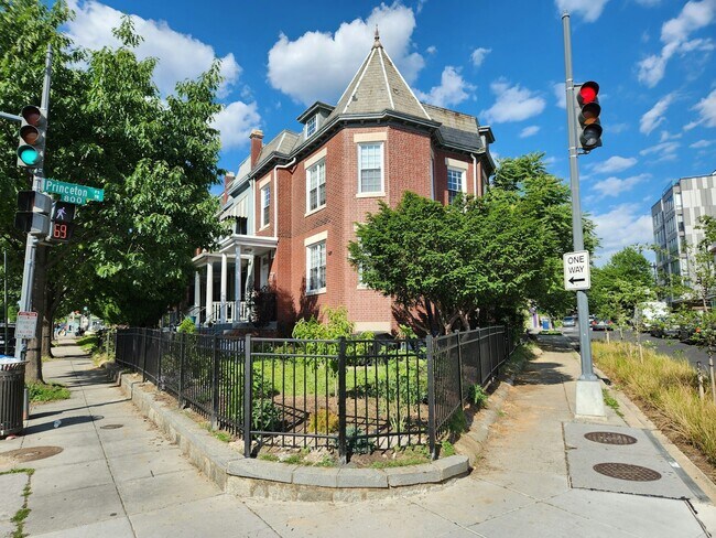 Foto del edificio - 3647 New Hampshire Ave NW