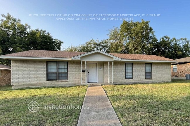 Building Photo - 805 Poinsettia Dr