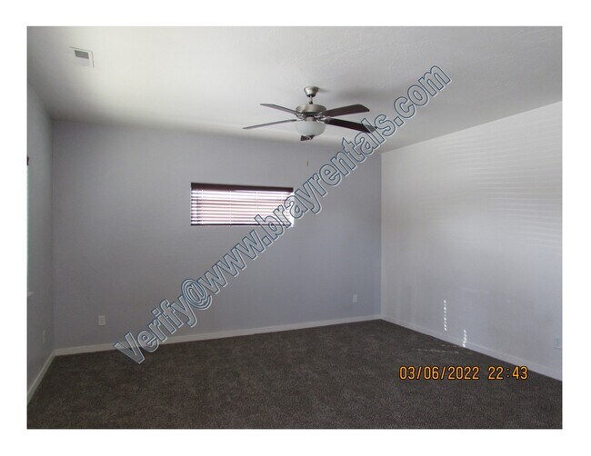 Building Photo - 391 Green River Dr
