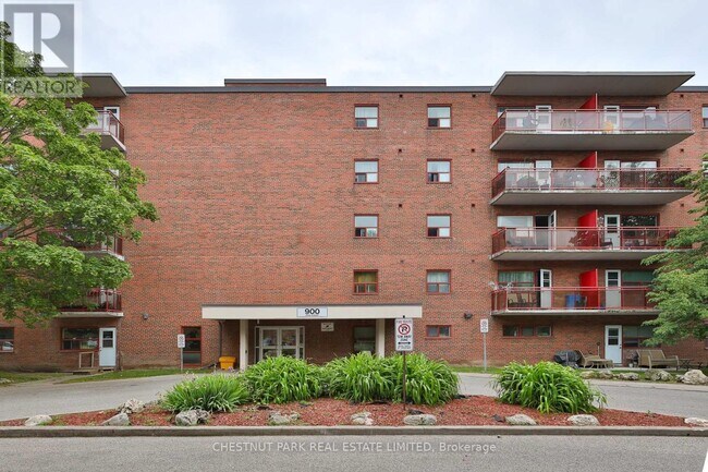 Building Photo - 900 Glen St