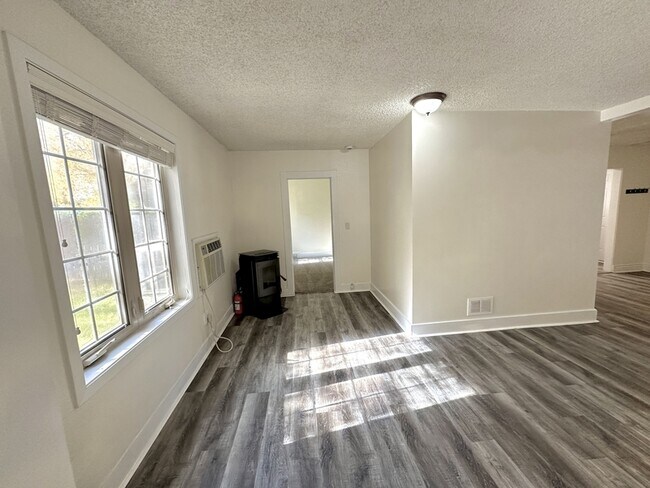 Building Photo - 1630 Poplar St