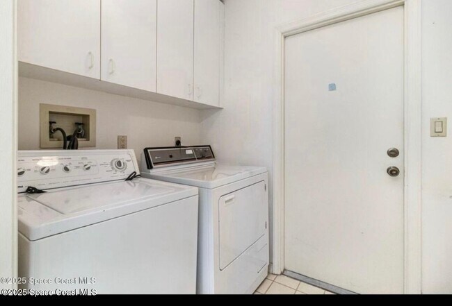 Building Photo - 707 Parkside Pl