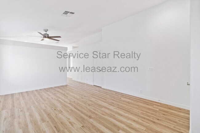 Building Photo - 4155 W Bloomfield Rd