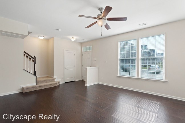 Building Photo - 8076 Creekside Village Dr