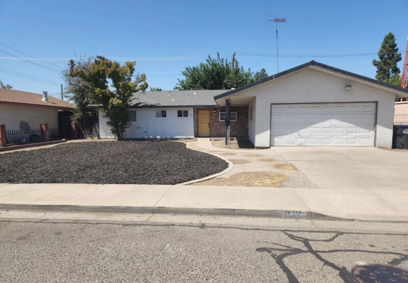 1929 S Woodland St, Visalia, CA 93277 House Rental in Visalia, CA