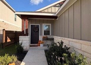 Building Photo - 112 Bennington Dr