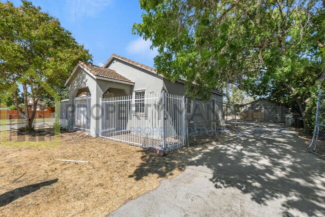 Building Photo - Charming 2-Bedroom Bungalow in Sacramento