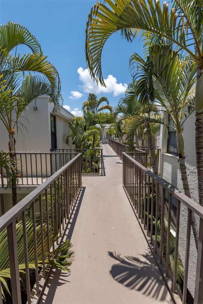 Foto del edificio - 20350 W Country Club Dr