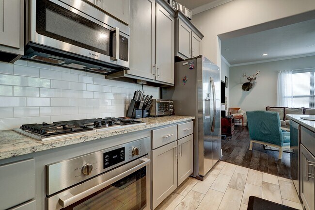 Foto del edificio - 5326 Larkin St