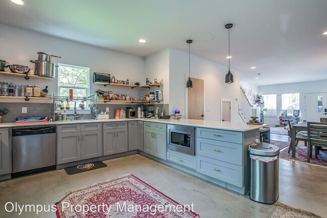 Building Photo - 3 br, 2.5 bath House - 305 Duke Street - B