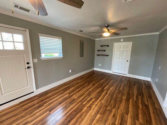 Foto del edificio - Gorgeous 3/2 Brick Home in Marianna with Bonus Room, Shed, and Fenced Back Yard!