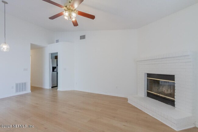 Foto del edificio - 563 Staffordshire Dr E