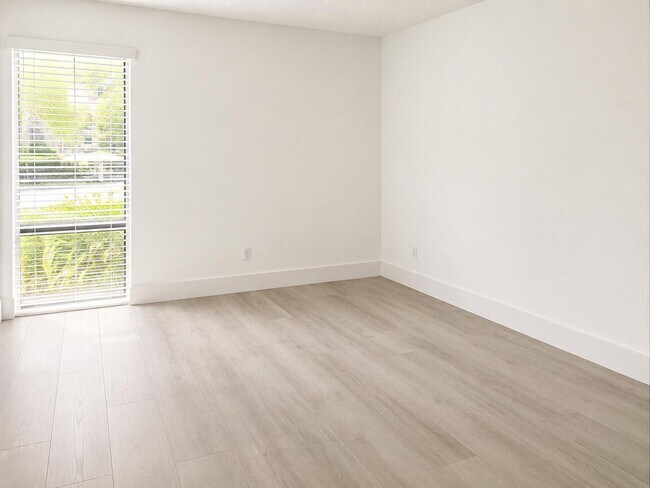 Foto del edificio - 6680 Burning Wood Dr