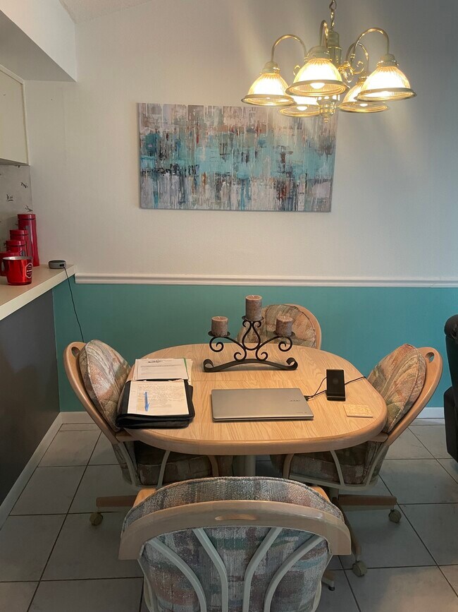 Dining Room Table (Stays) - 6424 Spring Flower Dr