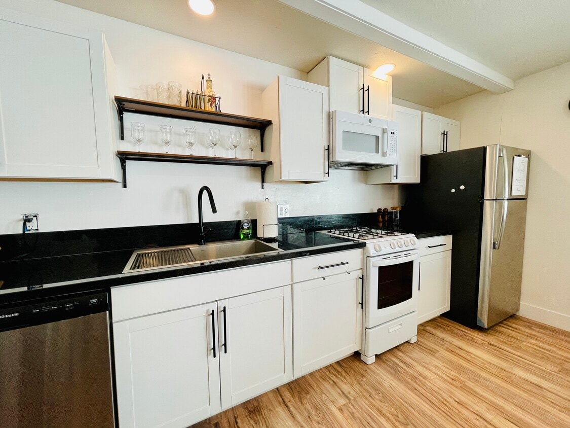 1258 Mistletoe Ln, Redding, CA 96002 Townhome Rentals in Redding CA