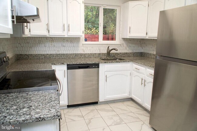 Foto del edificio - 7710 Merrick Ln