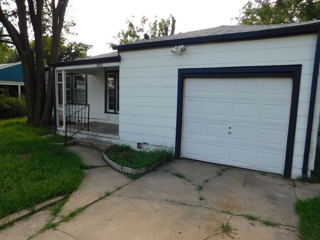 Foto del edificio - Charming 2 bedroom, 1 bathroom home locate...