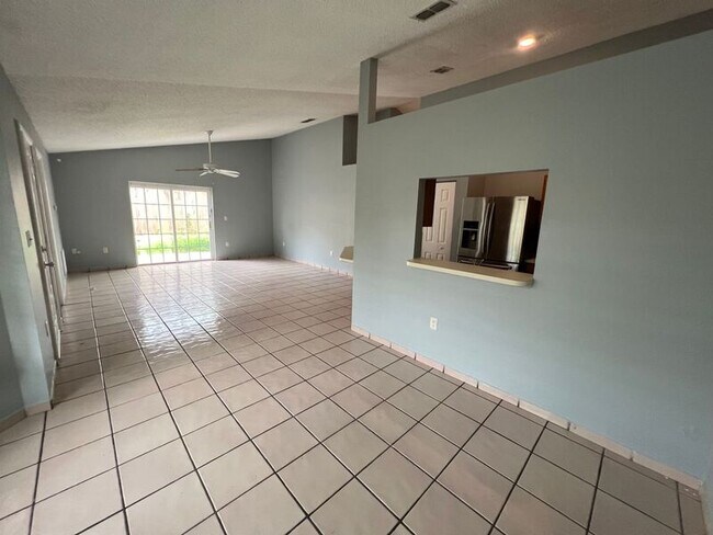 Building Photo - 7704 Lake Gandy Cir