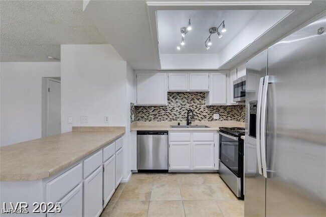 Building Photo - 924 Falconhead Ln