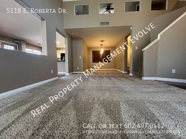 Building Photo - 5118 E Roberta Dr