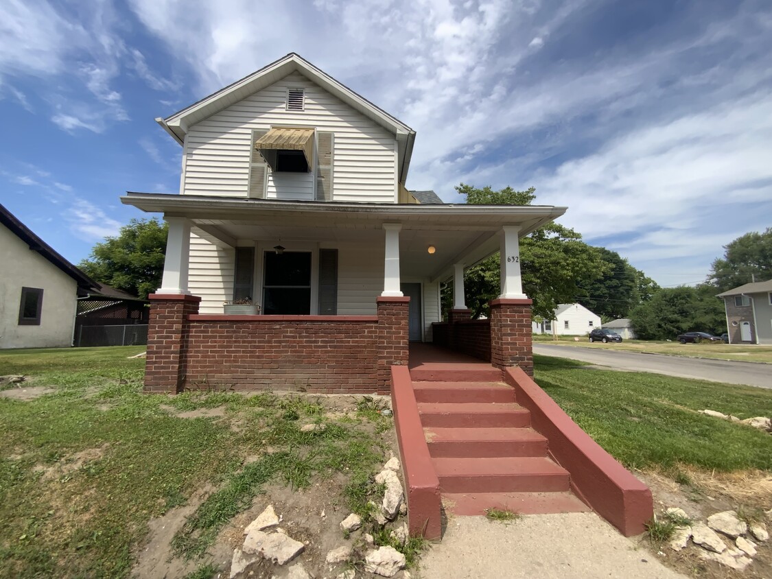 Primary Photo - 632 N Sherman St