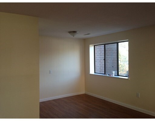 Building Photo - 150 Elm St