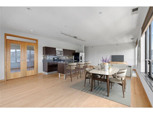 Foto del edificio - 3116 W Lake St