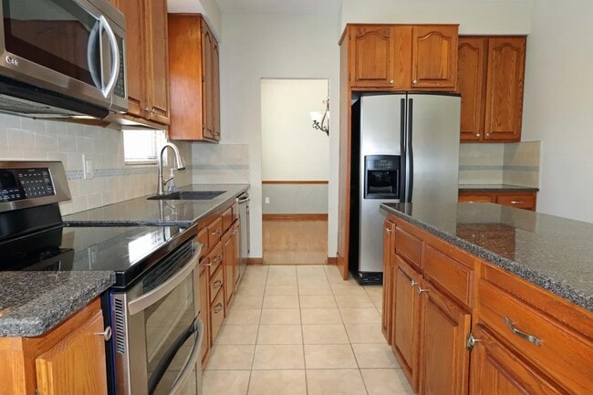 Foto del edificio - 824 Claycross Ct