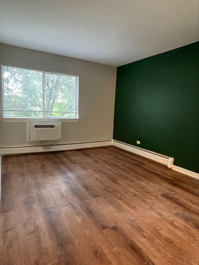 Building Photo - 1813 Hemlock Pl