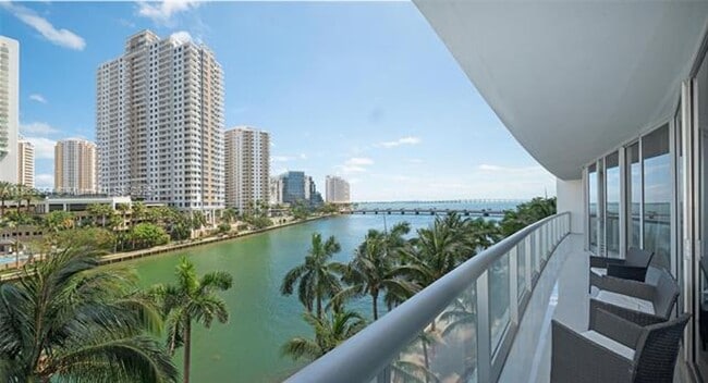 Building Photo - 495 Brickell Ave