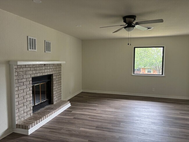 Foto del edificio - 3/2/1 in Quiet Neighborhood in Denison!